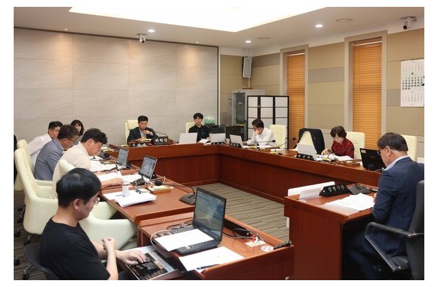 평택시의회 상임위원장, 회기 외면하고 국회의원 행사행……